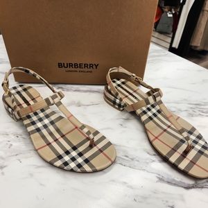 Burberry sandles